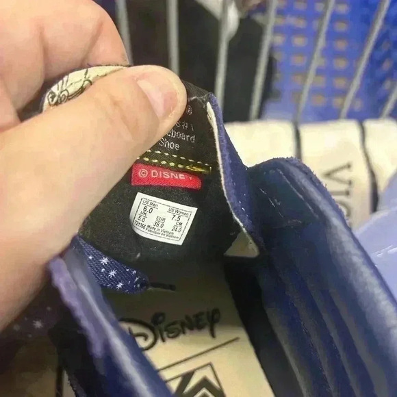 Size 6 - VANS Sk8-Hi x Disney Sorcerer's Apprentice 2018 WM6/EU36 Collab - Picture 5 of 6